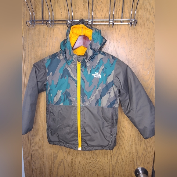 The North Face sz 5T insulated snowquest jacket winter coat - Picture 1 of 7